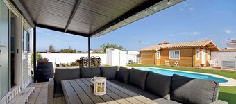 Holiday Home 'Villa Roulotte' with Shared Pool, Shared Garden and Wi-Fi