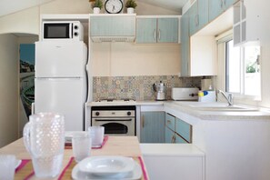 Frigorífic, microones, forn i placa de cuina