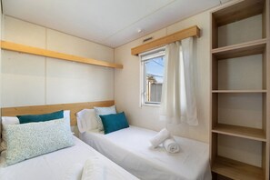 2 室のベッドルーム、WiFi (無料)、ベッドシーツ