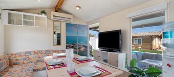Holiday Home 'Villa Roulotte' with Shared Pool, Shared Garden and Wi-Fi