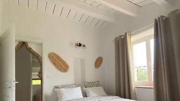 4 chambres, fer et planche à repasser, Wi-Fi gratuit, draps fournis