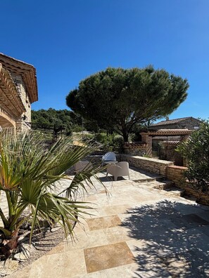 Terrace/patio - Charming stone house 8 persons with swimming pool Larnas Ardèche Provençale (Larnas)