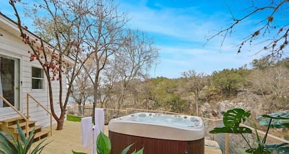 Baby Owl Lakehouse | Hot Tub + Private Lake Access