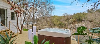 Baby Owl Lakehouse | Hot Tub + Private Lake Access