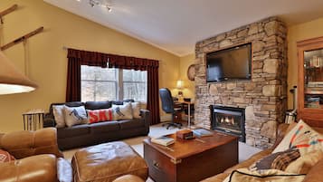 House, 4 Bedrooms | Living area