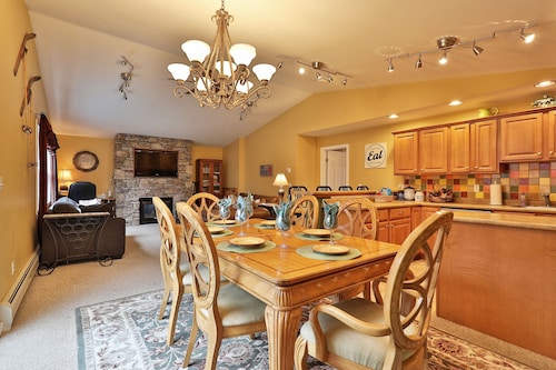 The Tanglewood Lodge: Amazing Ski Home For Groups. Hot Tub. Close To Killington Resort! 4 Bedroom Home