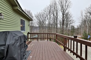 Property grounds - The Tanglewood Lodge: Amazing Ski Home For Groups. Hot Tub. Close To Killington Resort! 4 Bedroom Home (Killington)