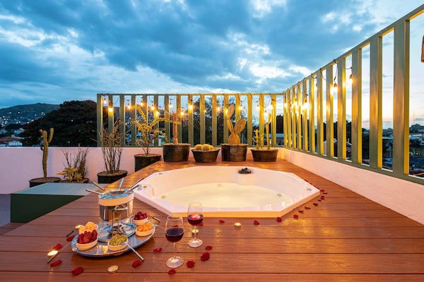 Outdoor spa tub