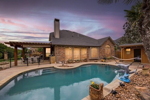 Stunning 6BR, Pool - Great for Big Groups