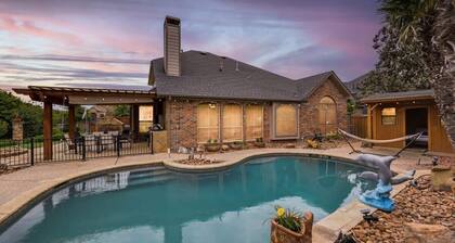 Stunning 6BR, Pool - Great for Big Groups