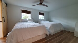 4 bedrooms, free WiFi, bed sheets - Modern Beach house with a great view, totally updated, private beach. (Englewood)