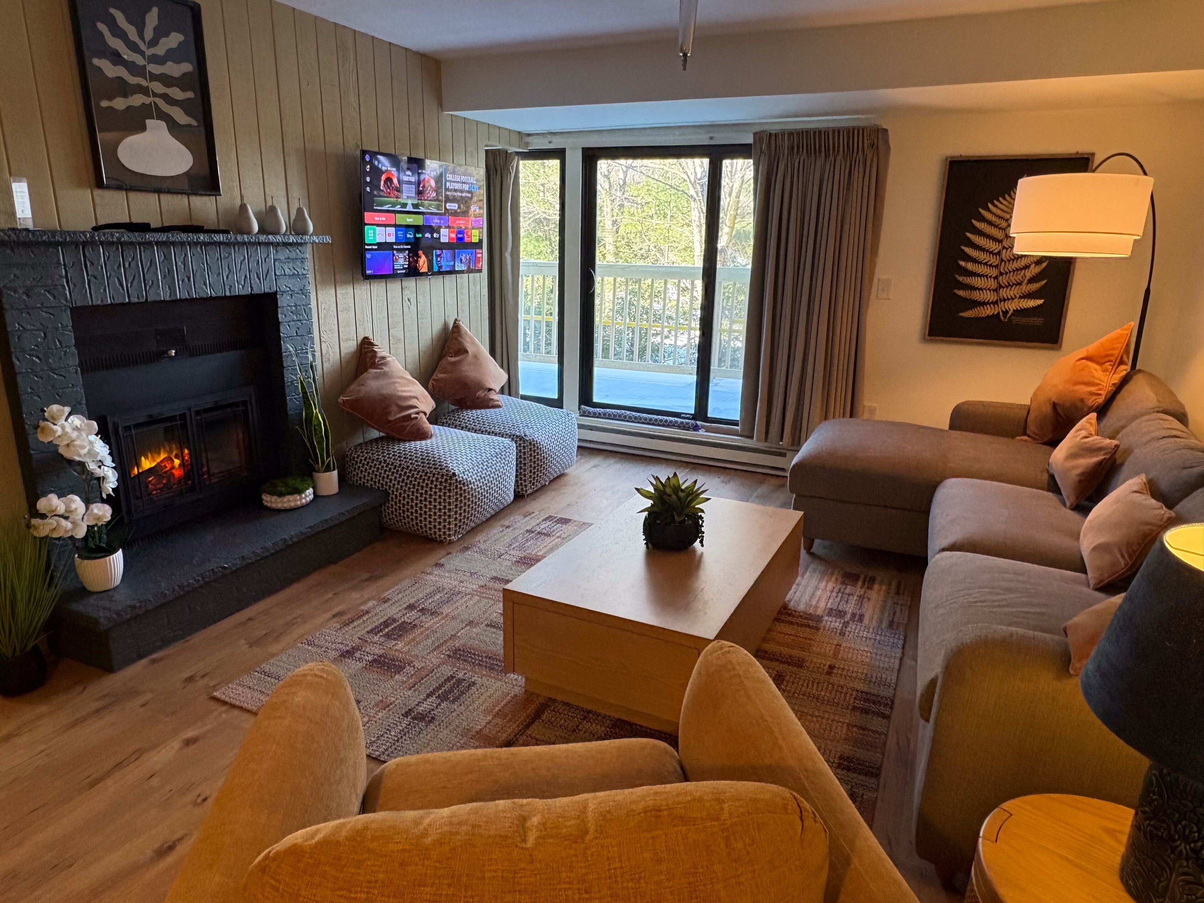 Condo, 1 phòng ngủ | Khu phòng khách