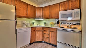 Huoneisto, 1 makuuhuone | Yksityinen keittiö | Jääkaappi, uuni, kahvin-/teenkeitin, leivänpaahdin