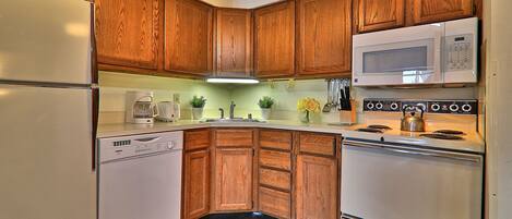 Condo, 1 Bedroom | Private kitchen