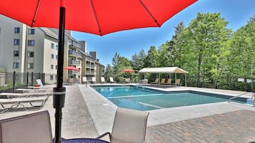 Una piscina techada, una piscina climatizada