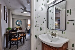 Condo, 1 phòng ngủ | Nội thất