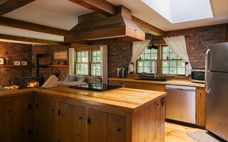 House, 4 Bedrooms | Private kitchen | Fridge, oven, coffee/tea maker, toaster