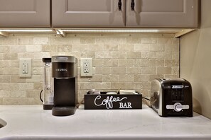 Condo, 3 Bedrooms | Private kitchen