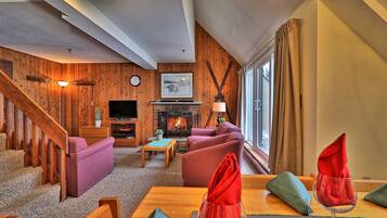 Condo, 3 Bedrooms | Living area