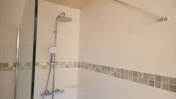 Handtücher, Seife, Toilettenpapier
