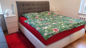 1 Schlafzimmer, Reisekinderbett, kostenloses WLAN, Bettwäsche