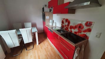 Stovetop, dishwasher, coffee/tea maker, highchair