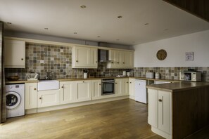 Ferienhaus | Eigene Küche | Kühlschrank, Geschirrspüler, Wasserkocher, Toaster