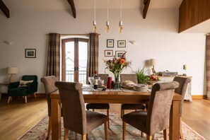 Cottage | Dining
