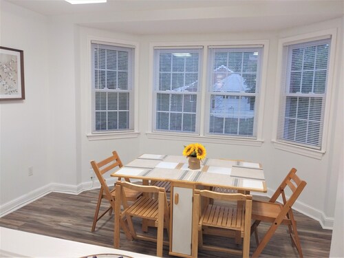 Sunlight floor apartment in a house w/private parking near Washington DC