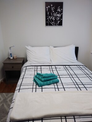 6 habitaciones, escritorio, tabla de planchar con plancha y wifi gratis 