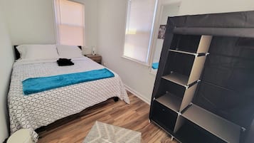 5 Schlafzimmer, Schreibtisch, Bügeleisen/Bügelbrett, kostenloses WLAN