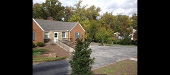 Sunlight floor apartment in a house w/private parking near Washington DC