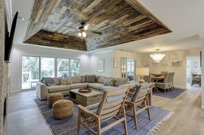 Smart TV, table tennis