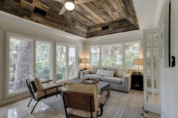 Smart TV, table tennis