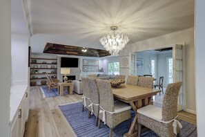 Dining - Sunset Rentals | Lookout 2 (Hilton Head Island)