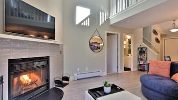 Condo, 2 Bedrooms | Living area