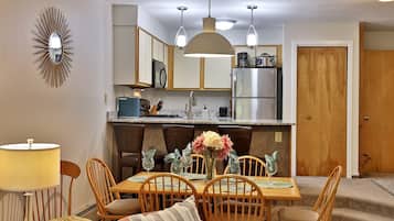 Condo, 2 Bedrooms | Dining