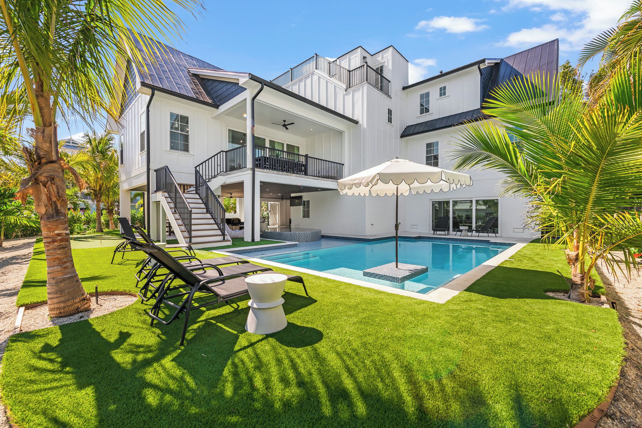 حمّام سباحة مُدفَّأ