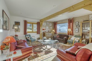 Télévision, livres, chaîne hi-fi