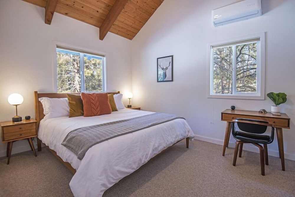 Updated Modern Style King Suite Pool/Tennis Access Three Rivers Vrbo