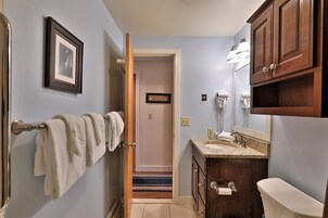 Studio | Bathroom | Towels