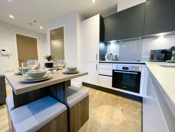 Fridge, microwave, oven, stovetop
