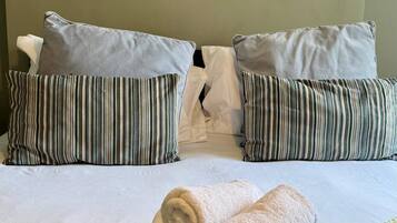 1 bedroom, desk, iron/ironing board, WiFi