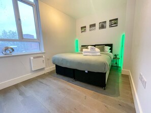 1 bedroom, desk, iron/ironing board, WiFi