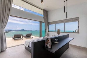 6 室のベッドルーム、セーフティボックス (室内)、デスク、アイロン / アイロン台