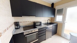 Réfrigérateur, micro-ondes, four, lave-vaisselle