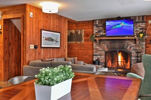 House, 5 Bedrooms | Interior