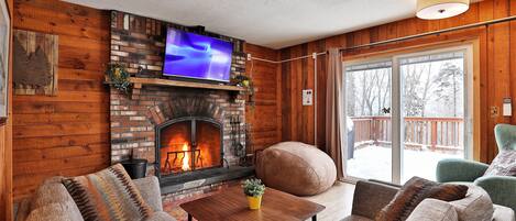 House, 5 Bedrooms | Living area