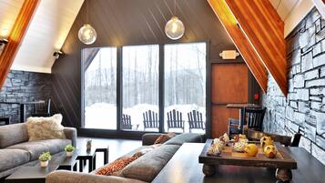 Cottage, Multiple Bedrooms | Dining