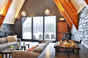 Cottage, Multiple Bedrooms | Dining